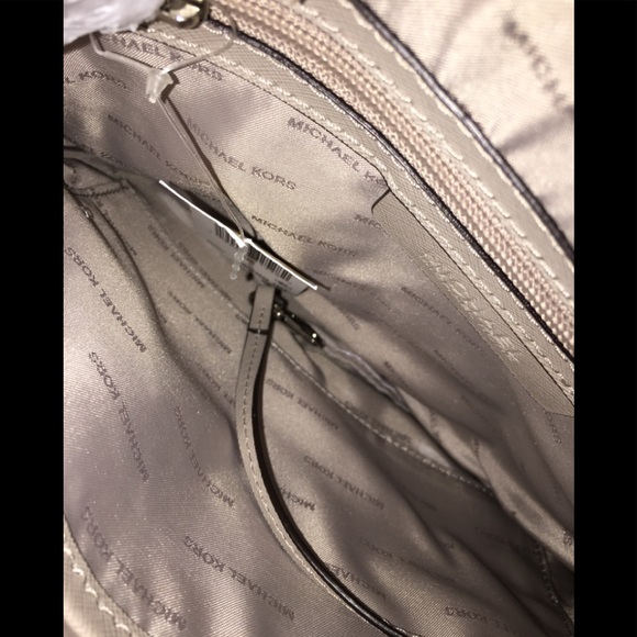 ⭐️HOST PICK⭐️ NWT 💯 Authent Michael Kors Large Convertible Mercer Tote - Picture 11 of 16